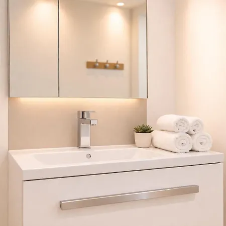 Appartement Immeuble Privatif 3 Et 1 Non Loin De L'immeuble *