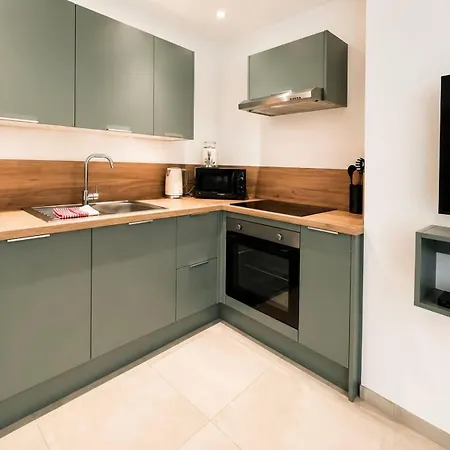 Immeuble Privatif 3 Et 1 Non Loin De L'immeuble *