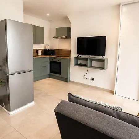 Immeuble Privatif 3 Et 1 Non Loin De L'immeuble ル・ポルテル