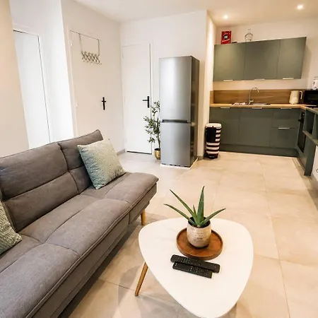 Immeuble Privatif 3 Et 1 Non Loin De L'immeuble *
